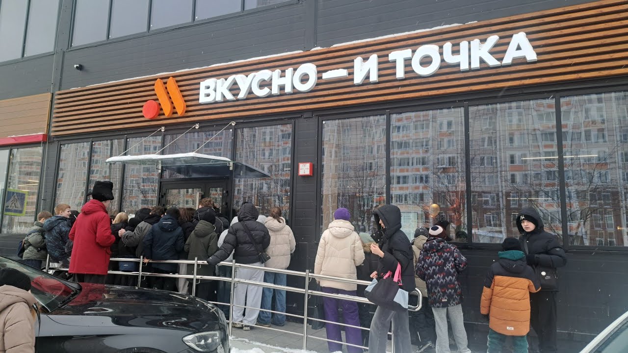 В Некрасовки, на Рождественской улице, д. 11, в ТЦ 