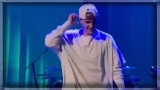 Justin Bieber Forgets His Own Lyrics On Stage