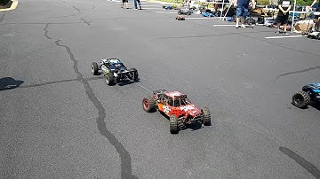 Losi Desert Buggy XL-E 4WD Electric vs Losi Desert Buggy XL 4WD Gas in a tug of war!!!!
