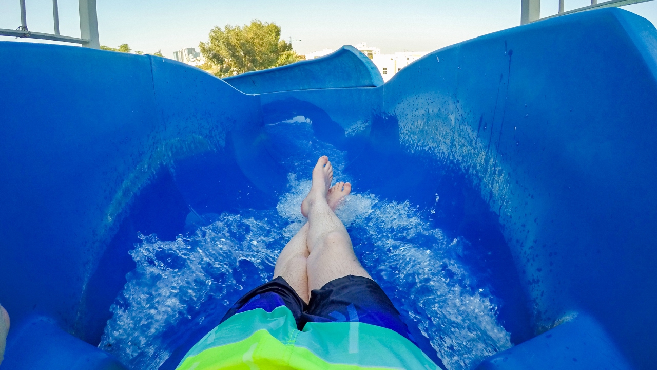 Al Nasr Leisureland Dubai - Blue Waterslide Onride POV