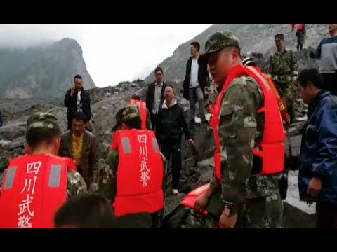 Nearly 1,000 Arrive to Search for Missing People in Sichuan Landslide