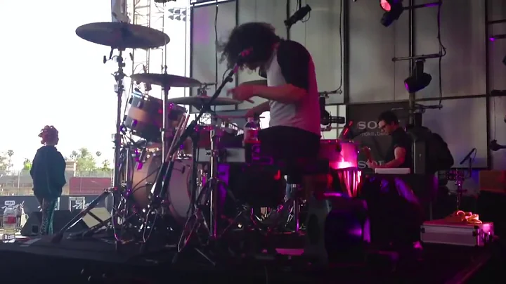 Paramore 'Still Into You' Ilan Rubin on drums. Ver...