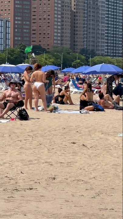 Let’s swim 🏊‍♀️ Chicago beach 🏝️ #enjoymylife #aroundtheworld USA 🇺🇸