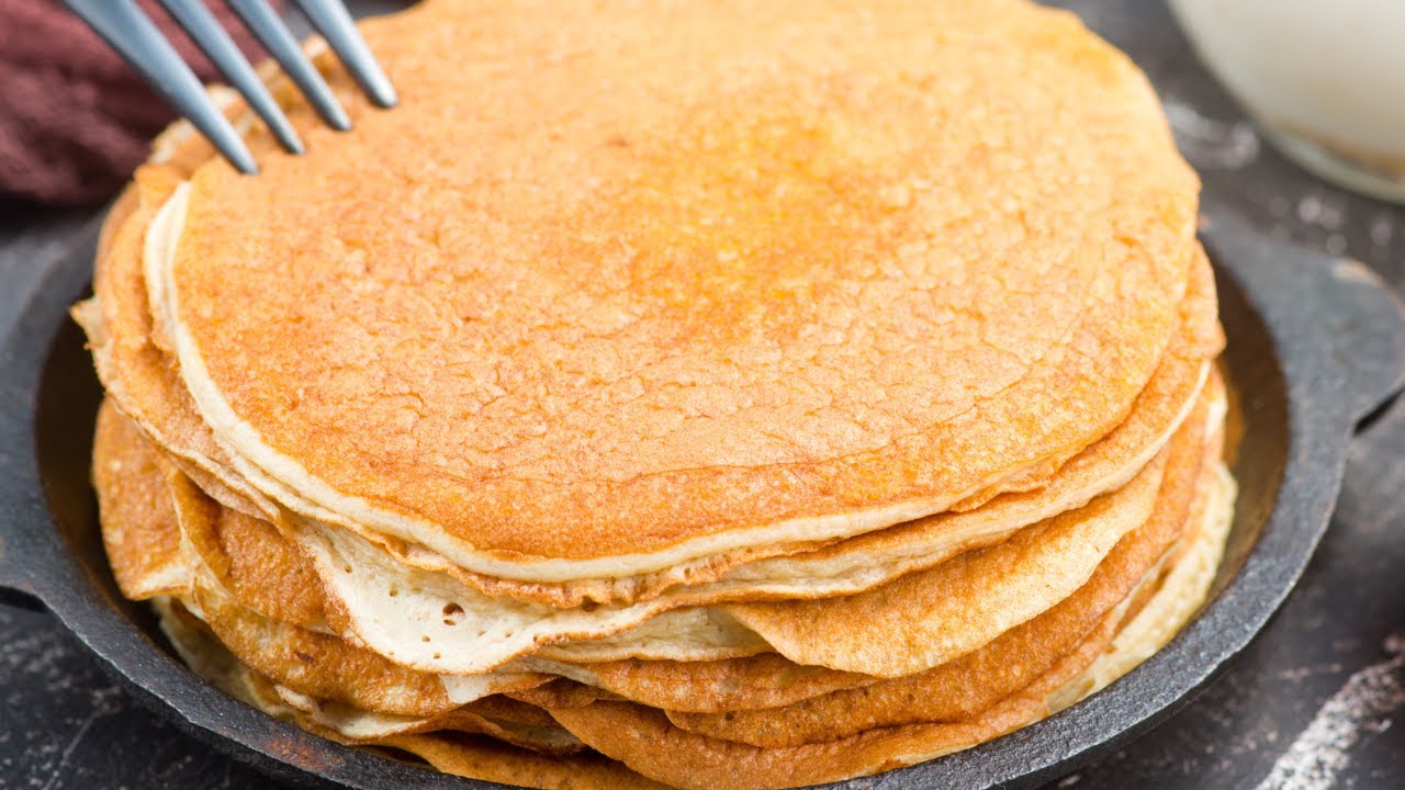 Тоненькие блинчики. Ажурные блинчики на кефире. Тонкие блинчики на молоке с дырочками оформление. Желтые блины. Кружевные блинчики на молоке.