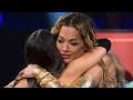 Capture de la vidéo Rita Ora Speak Albanian  To Sihana Haxhinikaj Emotional Moments