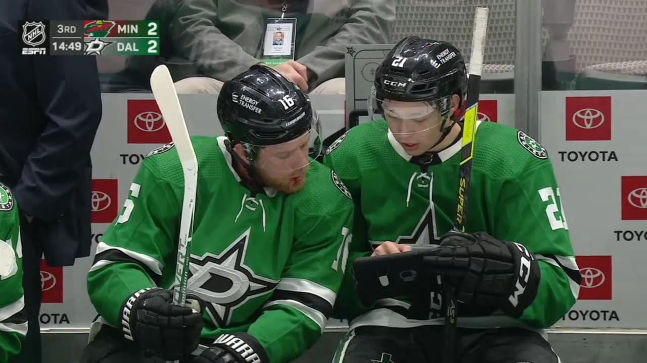 Dallas Stars Fans Sing "Livin’ on a Prayer"