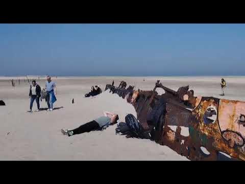 Wrack am Nordseestrand,,wreck on the North Sea beach,,naufragio en la ...