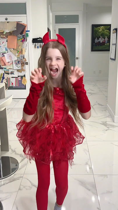 NEW 😈 🎃Halloween FASHION Show🛍️👗