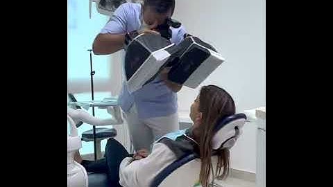 HOW TO CAPTURE THE TRANSITION LINES ON ANTERIOR TEETH USING HALF-BLOCKED DIFFUSERS / FIXLITE