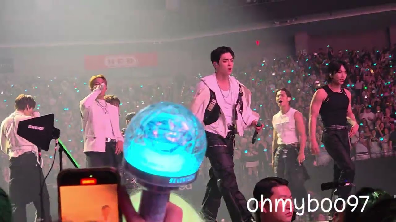 seventeen NEW_ austin ボンボンイ 251021 / SEVENTEEN NEW _ / Austin, TX / Hit [REUPLOAD] - YouTube