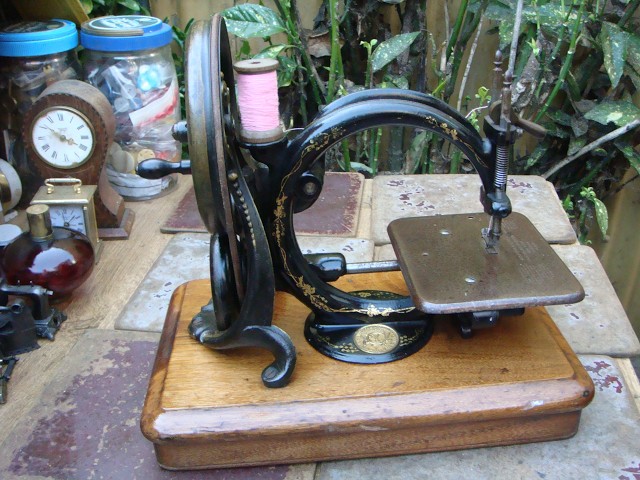 その他 Antique Sewing Machine Wilcox & Gibbs Old Vintage Antique Sewing Machine Wilcox Willcox & Gibbs - YouTube
