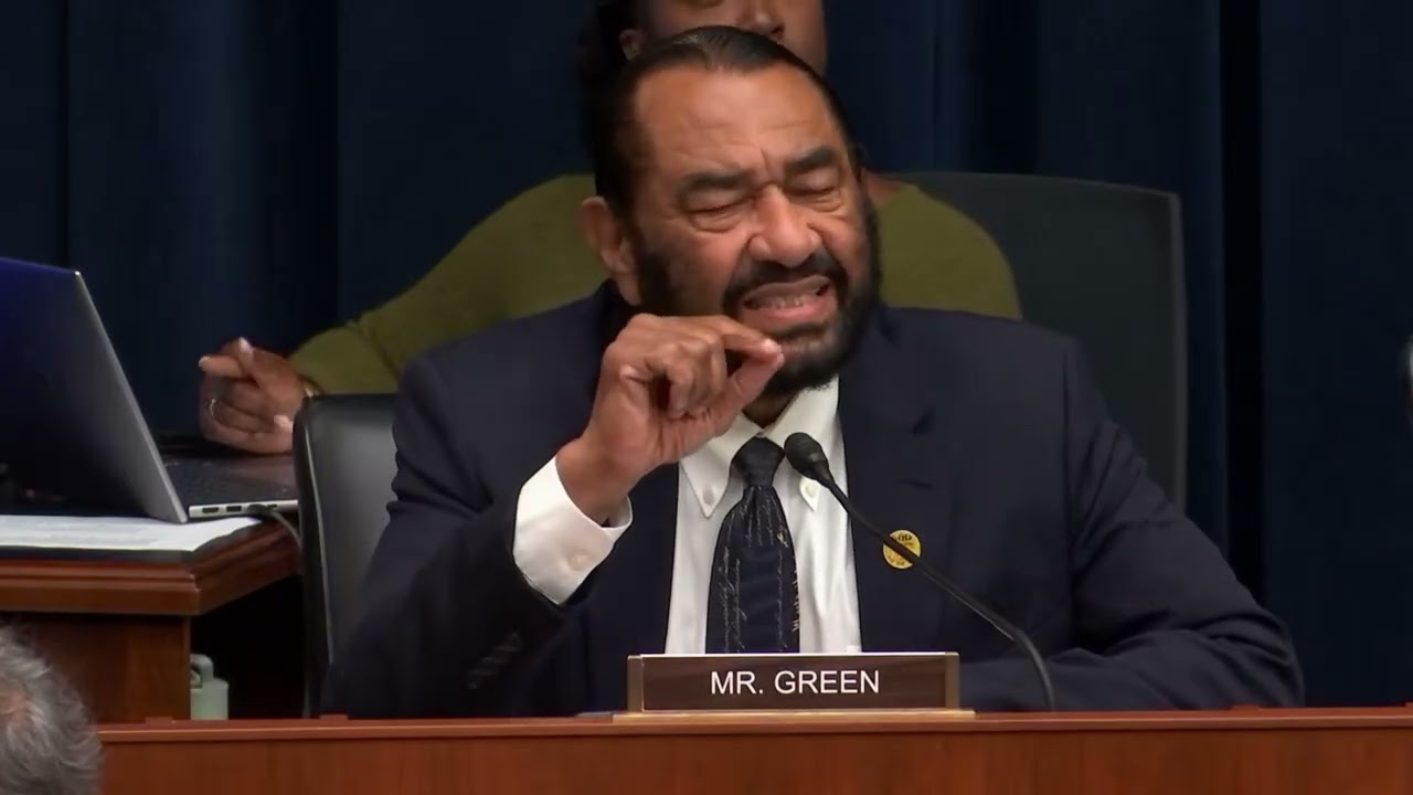 Член палаты представителей Эл Грин ставит под сомнение манипуляции рынком со стороны Трампа после...