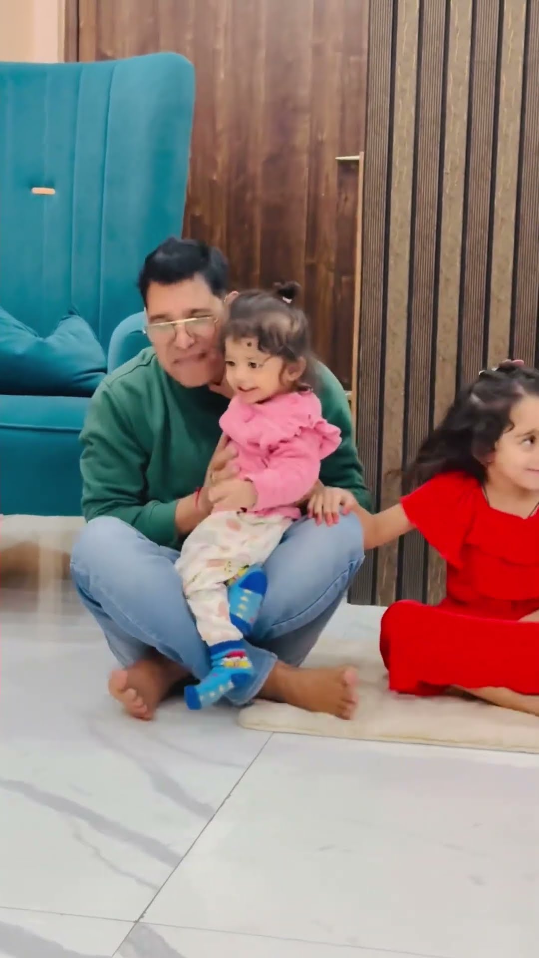Cute baby kiske paas jaigi