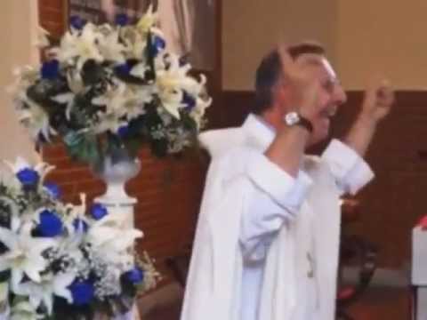 Video: Un prete cattolico può officiare un matrimonio all'aperto?