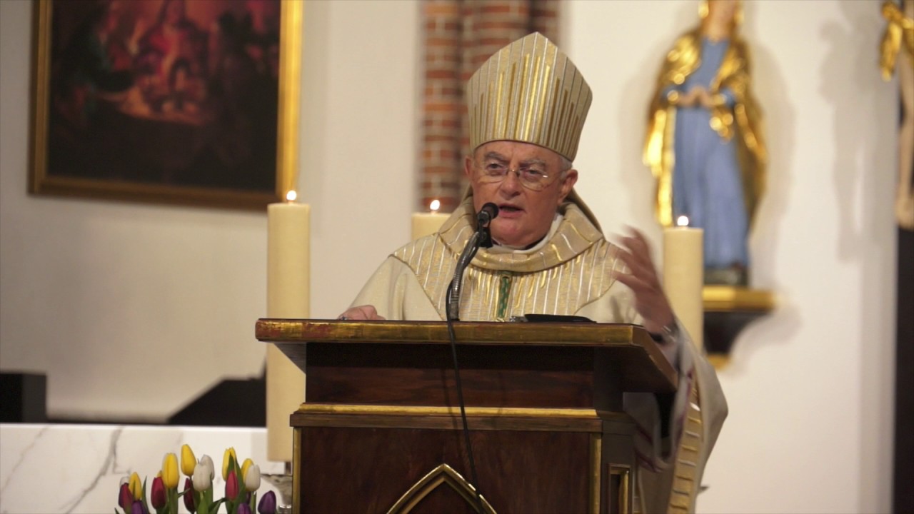 Abp H. Hoser SAC: Bramy Miłosierdzia są otwarte do końca świata (homilia z 13 XI 2016 r.) - YouTube