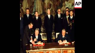 SYND06/10/72 THE FRENCH SIGN A FRIENDSHIP AND CO-OPERATION AGREEMENT