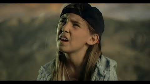 Kelly Clarkson - Breakaway (Official Video)