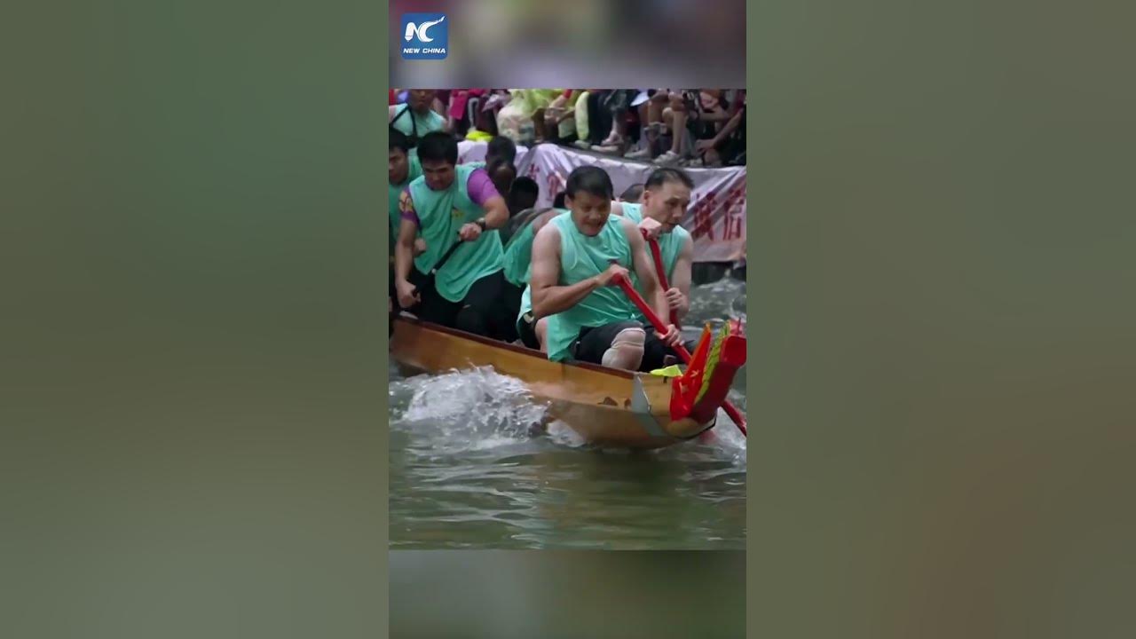 Thrilling dragon boat race in China's Foshan