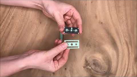 UpCircle Safety Razor - How To Insert Blade!
