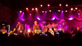 View Jane's Addiction live performance of 'Jane Says' intro at Brooklyn Bowl