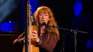 Video thumbnail of "Loreena McKennitt : She moved trough the fair"