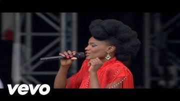 Noisettes - Never Forget You (Live op V Festival, 2009)