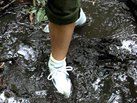 running shoes mud