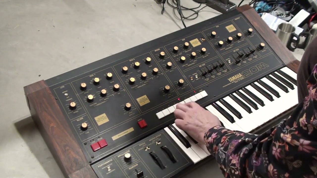 Yamaha CS-20M Noodling