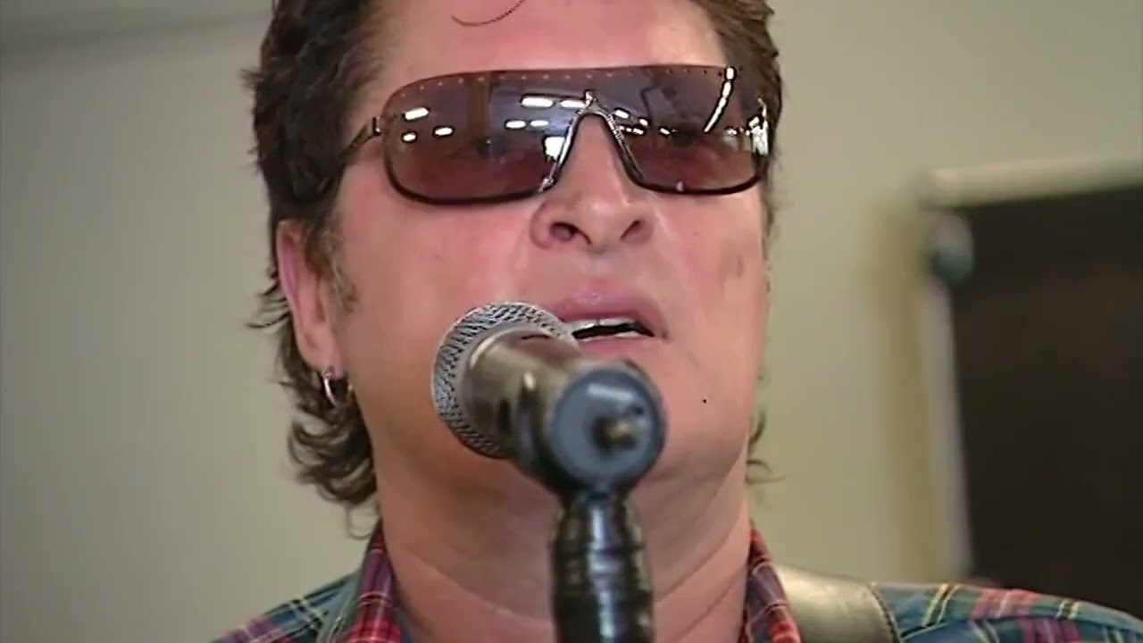 Golden Earring: behind the scenes of Naked III (2005)