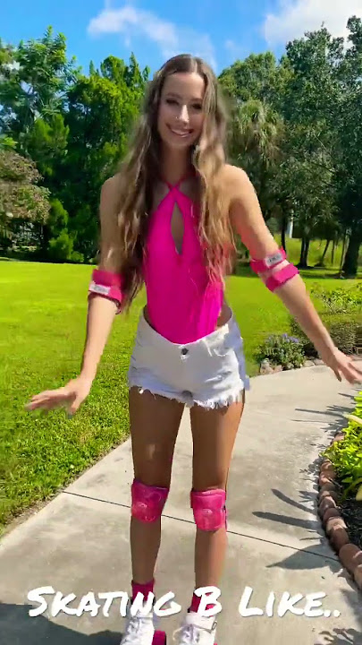 Roller skating 🛼💞 #avaryana #shorts #100