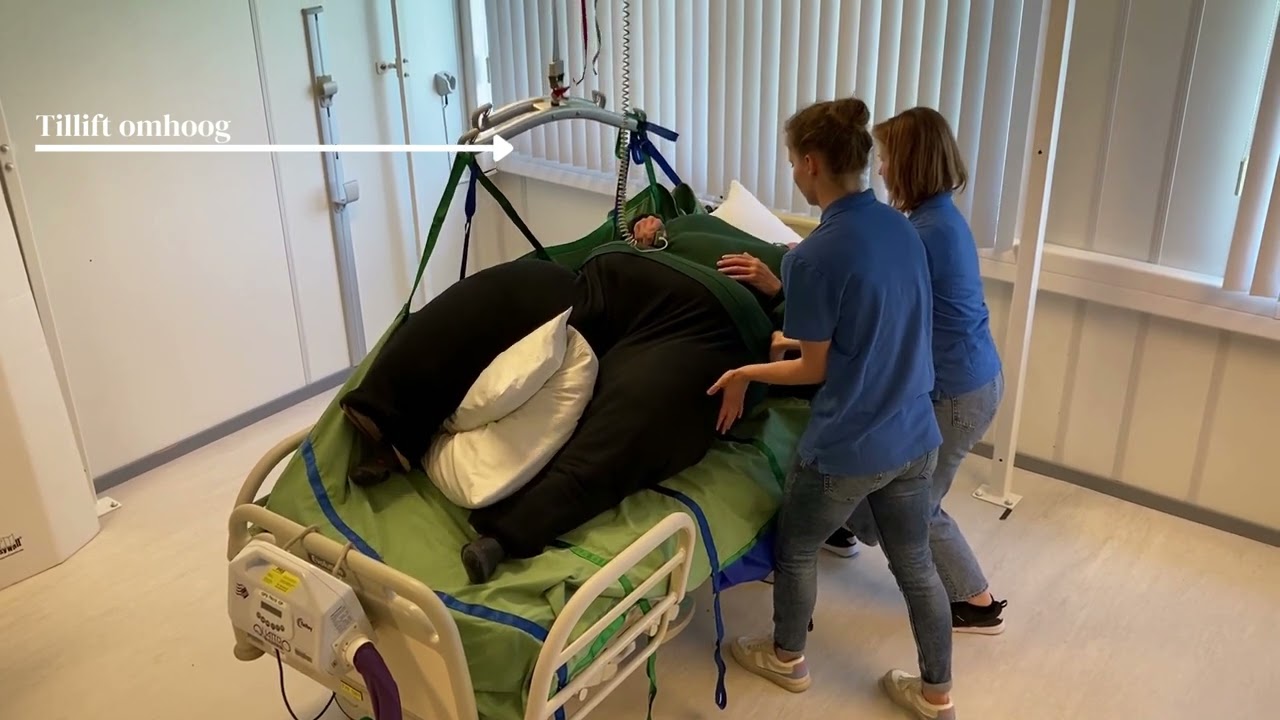 Obese zorgvrager: verplaatsing van ruglig naar zijlig met mobiliteitsklasse D