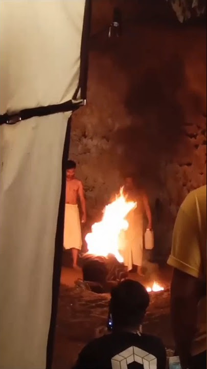 manusia di bakar hidup-hidup !!