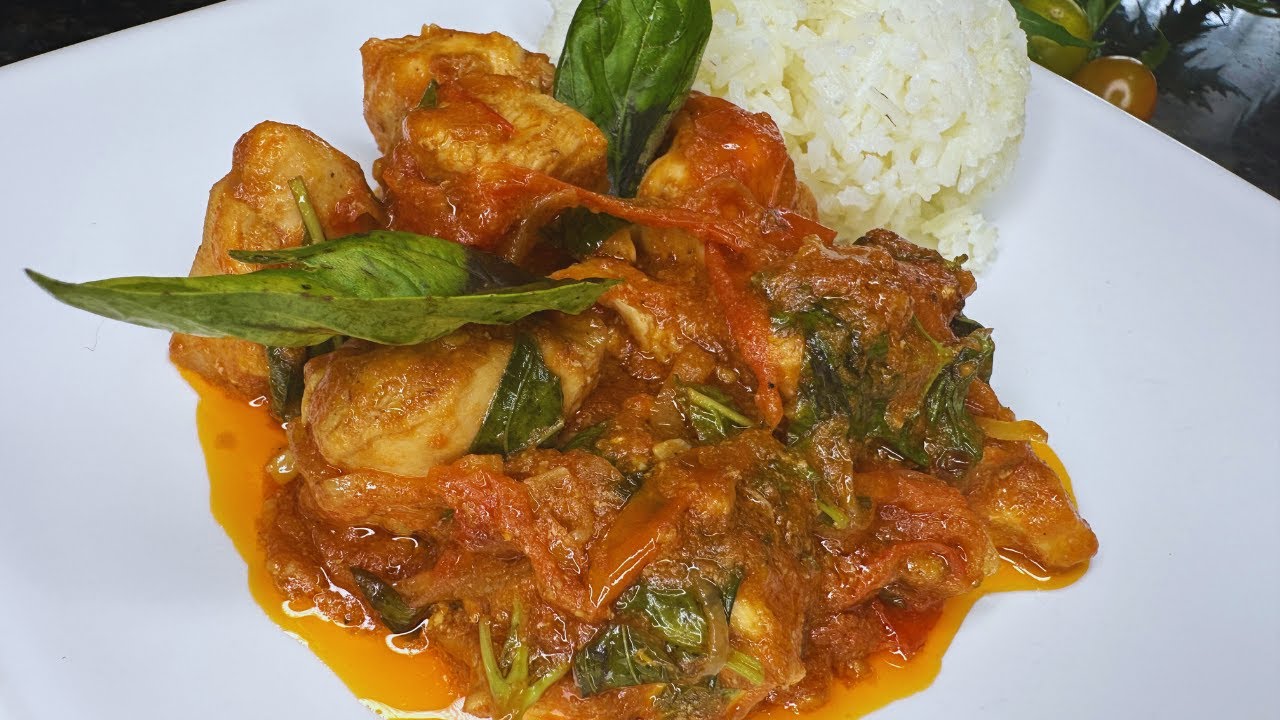 PECHUGA DE POLLO BAÑADA EN 🍅 y  🌿- DELICIOSA PECHUGA EN TOMATE Y ALBAHACA CON TOQUE MEDITERRANEO.