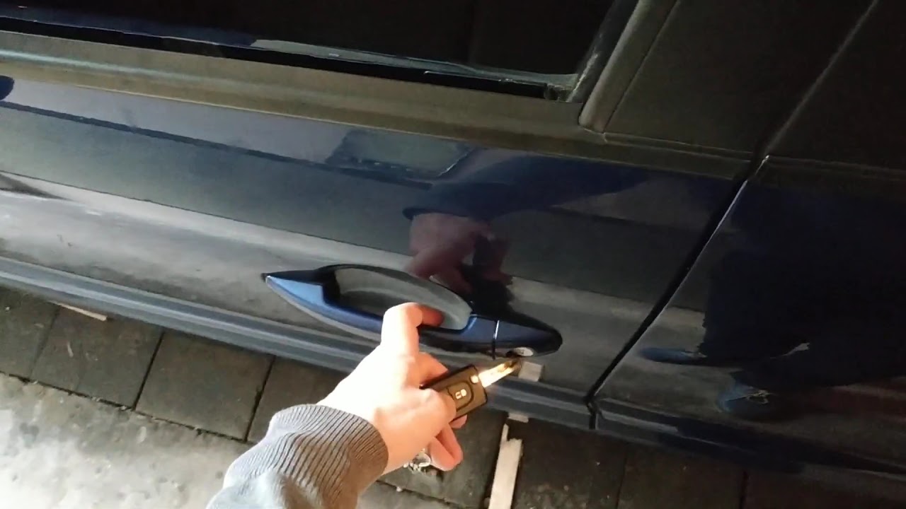 Uszkodzony mechanizm centralnego zamka w Peugeot 207 YouTube
