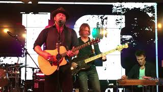 Lee Brice - "I Don't Dance" screenshot 4