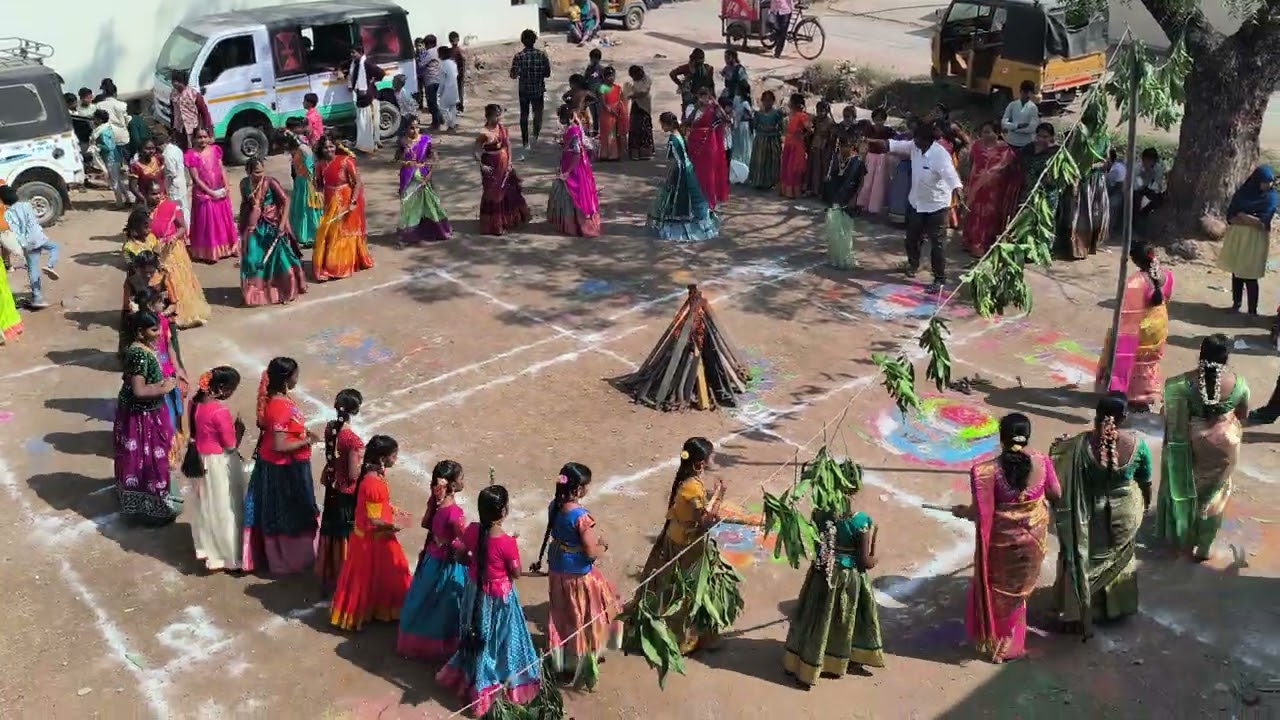సంక్రాంతి సంబరాలు కోలాటం (శ్రీ దివ్యమాత విద్యా నికేతన్ స్కూల్ (APPLE) ఫిరంగిపురం 