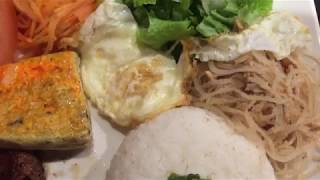 A Vietnamese Dinner
For dinner I ate Com Tam. Com Tam is a Vietnamese pork ribs and rice dish. A Vietnamese Dinner