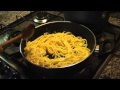 Tagliolini con burro fuso, basilico e pancetta croccante (video ricetta n° 052)