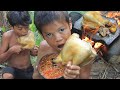 Primitive technology  eating delicious  cooking chicken and eggs on a rock