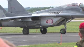 F-16 vs. MiG-29 fighter jet dogfight - Dęblin 2010 - HD