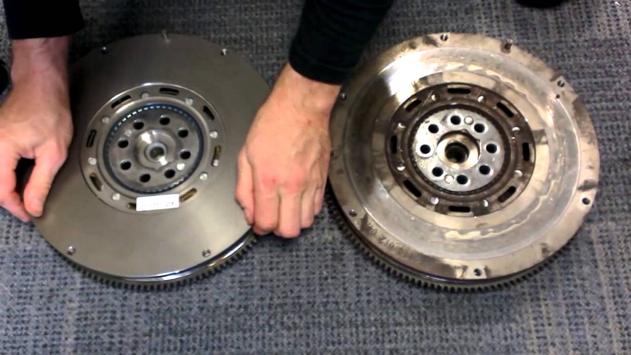 Worn DMF flywheel and new DMF flywheel, Porsche Boxster S 986 2001