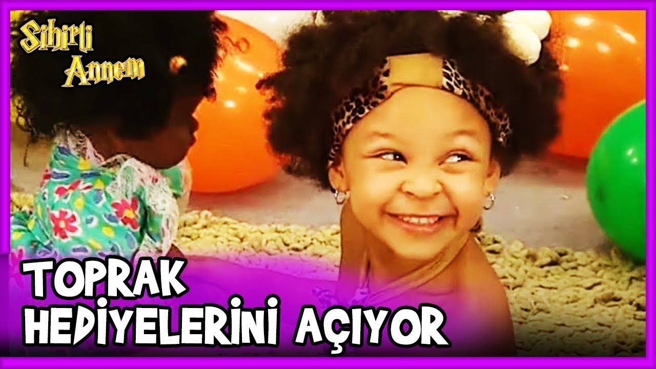Toprak Doğum Günü Hediyelerini Açıyor Sihirli Annem 72. Bölüm YouTube