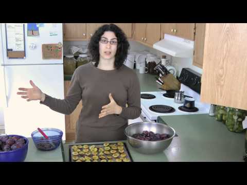 Video: How To Dry Plums