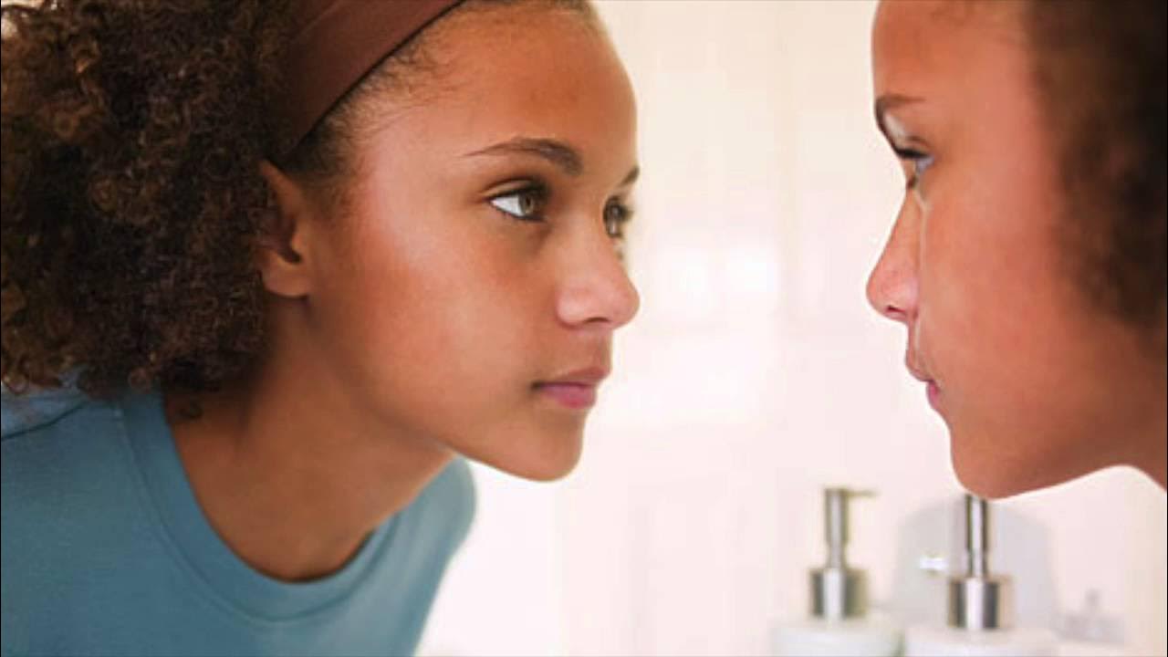 Лица которые общались. Люди общаются. Лица которые общались. Взаимовыгодное общение. Шум в офисе.