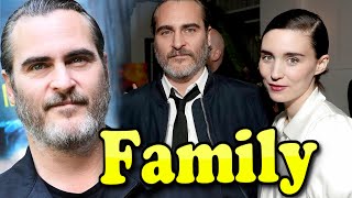 Joaquin Phoenix Family With Parents and Girlfriend Rooney Mara 2020