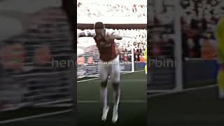 Siti Ropeah shorts football liriklagu