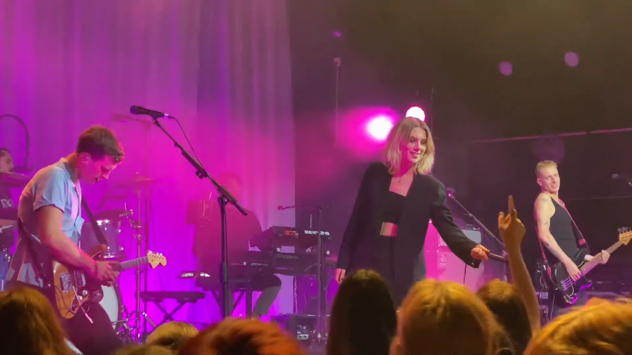 Wolf Alice Don't Delete the Kisses // Pustervik, Gothenburg 2022 YouTube