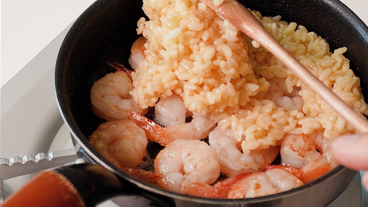 밥을 덮고 뒤집어!! 만든 초간단 새우볶음밥 (원팬 볶음밥 만들기, Shrimp Fried Rice)