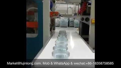 FSZ 750II Thermoforming with robot stacker