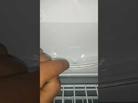 ثلاجه فيه مياه فى الكبينه او الدرج من تحت